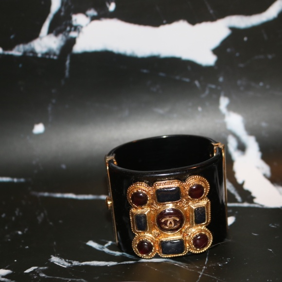 Chanel gold & stone cuff - Picture 1 of 4